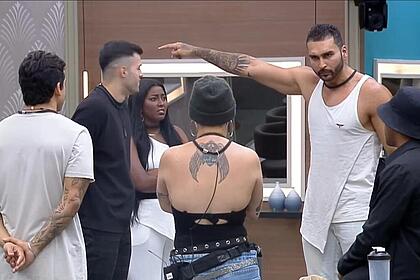 Hadad, kaio, edlaine, mc mari e brenno em trecho de barraco na a grande conquista
