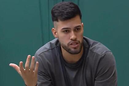 Kaio em conversa no quarto de A Grande Conquista