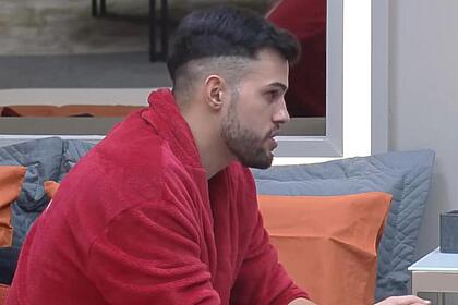 Kaio em conversa na suíte dos donos em a grande conquista