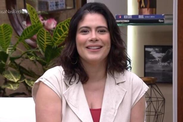 Michelle Loreto em seu retorno no sofá do É de Casa