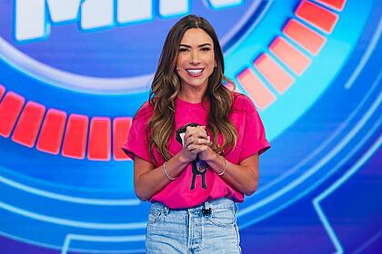 Patricia Abravanel no cenário do Nada Além de 1 Minuto no Programa Silvio Santos -