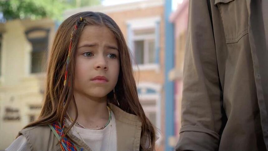 Mel Summers, como Anna, protagonista de A Caverna Encantada, a nova novela infantil do SBT