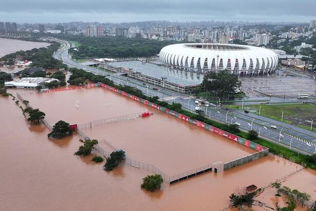 Rio Guaíba transbordando em Porto Alegre, Rio Grande do Sul