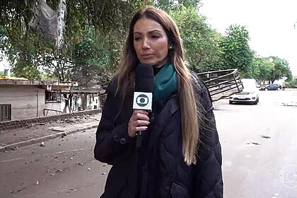 Patrícia Poeta olha para o chão emocionada na cidade onde nasceu no Rio Grande do Sul