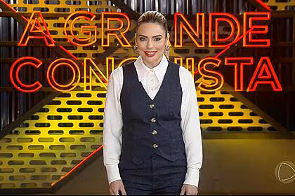 Rachel sheherazade sorrindo na apresentação do a grande conquista 2