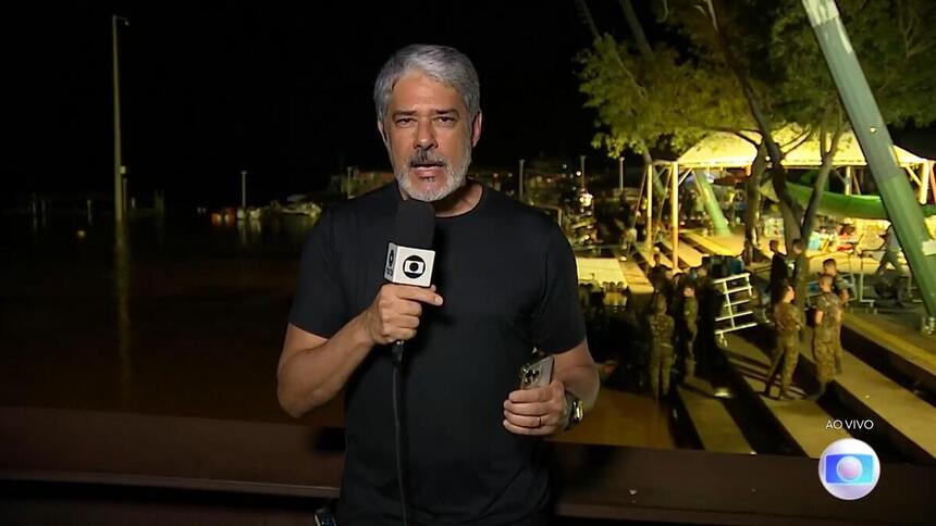 William Bonner apresentando o Jornal Nacional direto do Rio Grande do Sul