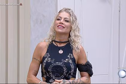 Cátia paganote olha para rachel sheherazade após ser eliminada do a grande conquista 2