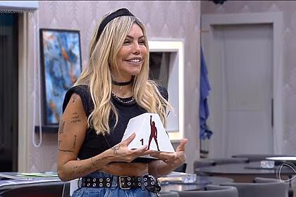 Lizi com o poder da semana na dinâmica da semana no hora do faro