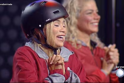 Taty pink junta as mãos em comemoração ao vencer a prova da virada do a grande conquista 2