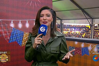 Meiry Lanunce, de casaco verde, no Pátio do Forró ao vivo no São João de Caruaru na TV Guararapes