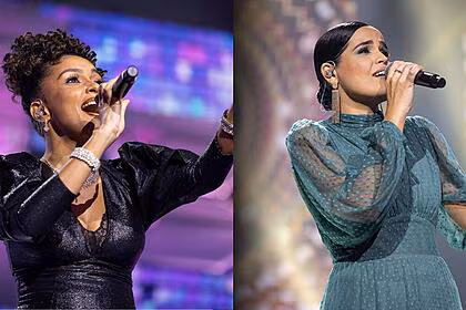 Tirza almeida e thuany schnaider seguram microfone e cantam no palco do canta comigo 6