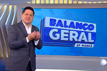 Eleandro passaia em frente ao telão do balanço geral manhã