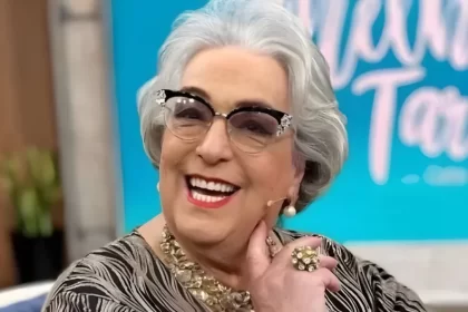 Mamma Bruschetta sorrindo no cenário do Melhor da Tarde da Band