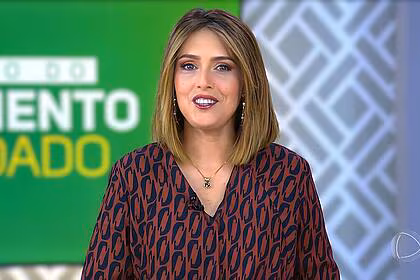 Cristiane cardoso sorrindo no cenário do casamento blindado da record