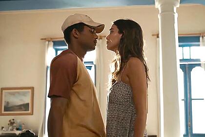 João Pedro fica cara a cara com Mariana em cena de Renascer