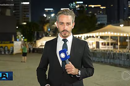 Mathias brotero segura microfone da record em israel