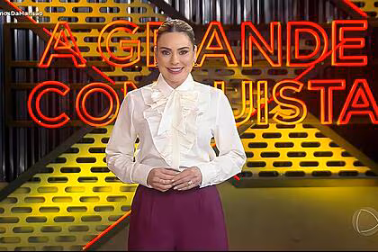 Rachel sheherazade sorrindo no cenário do a grande conquista da record