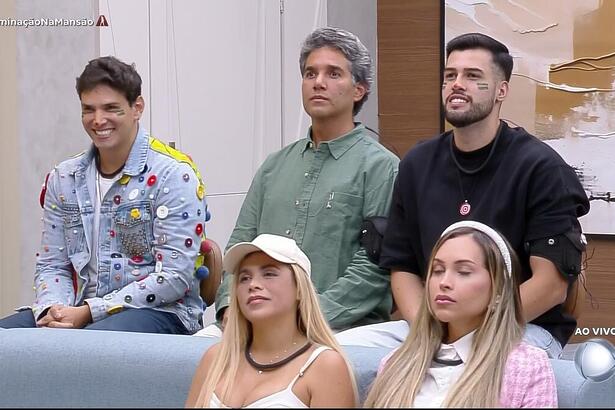 Bruno Cardoso, Fernando Sampaio, Kaio Perroni sentados no banquinho da sexta Zona de Risco do A Grande Conquista 2