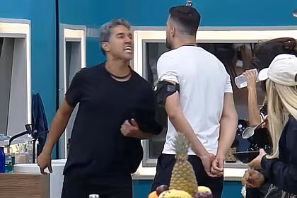 Fernando e kaio em trecho de barraco na cozinha de a grande conquista