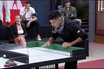 Hideo participando de dinâmica na a grande conquista