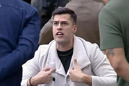 Kaio discussão em discussão com hadad e fernando, os últimos de costas, na a grande conquista