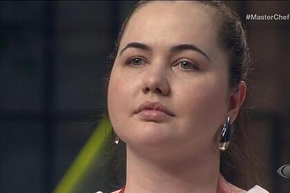 Thais olha para Helena Rizzo que anuncia sua eliminação