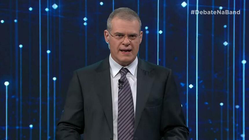 Eduardo Oinegue na mediação do Debate na Band