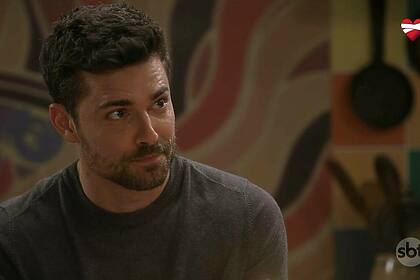 Ator Miguel Coelho, como Gabriel, em trecho da novela A Caverna Encantada