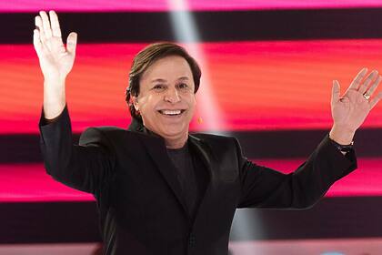 Tom Cavalcante no comando do game Acerte ou Caia