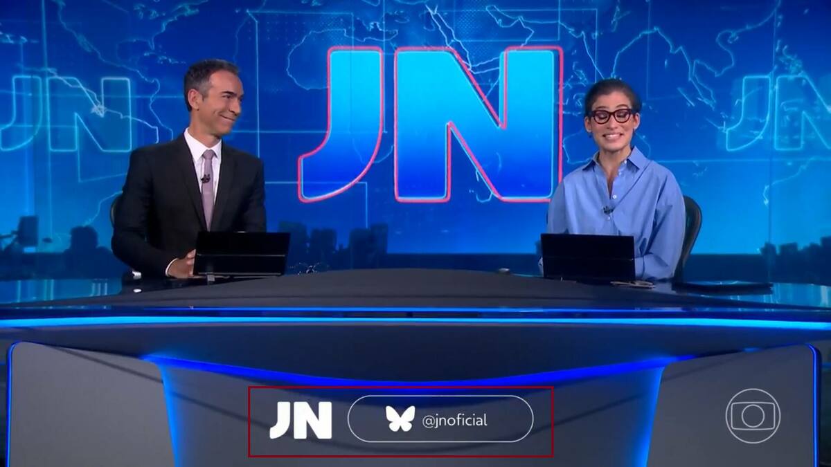 Jornal Nacional divulgando perfil no bluesky no canto inferior da tela
