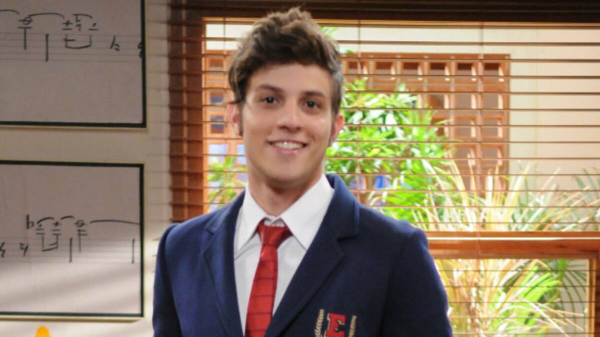 Chay Suede como Tomás em Rebelde