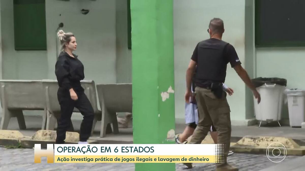 Deolane Bezerra chegando no IML para o exame, imagem exibida no Jornal Hoje