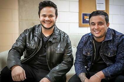 Matheus e Kauan nos bastidores de um programa da Globo