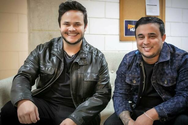 Matheus e Kauan nos bastidores de um programa da Globo