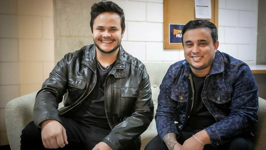 Matheus e Kauan nos bastidores de um programa da Globo