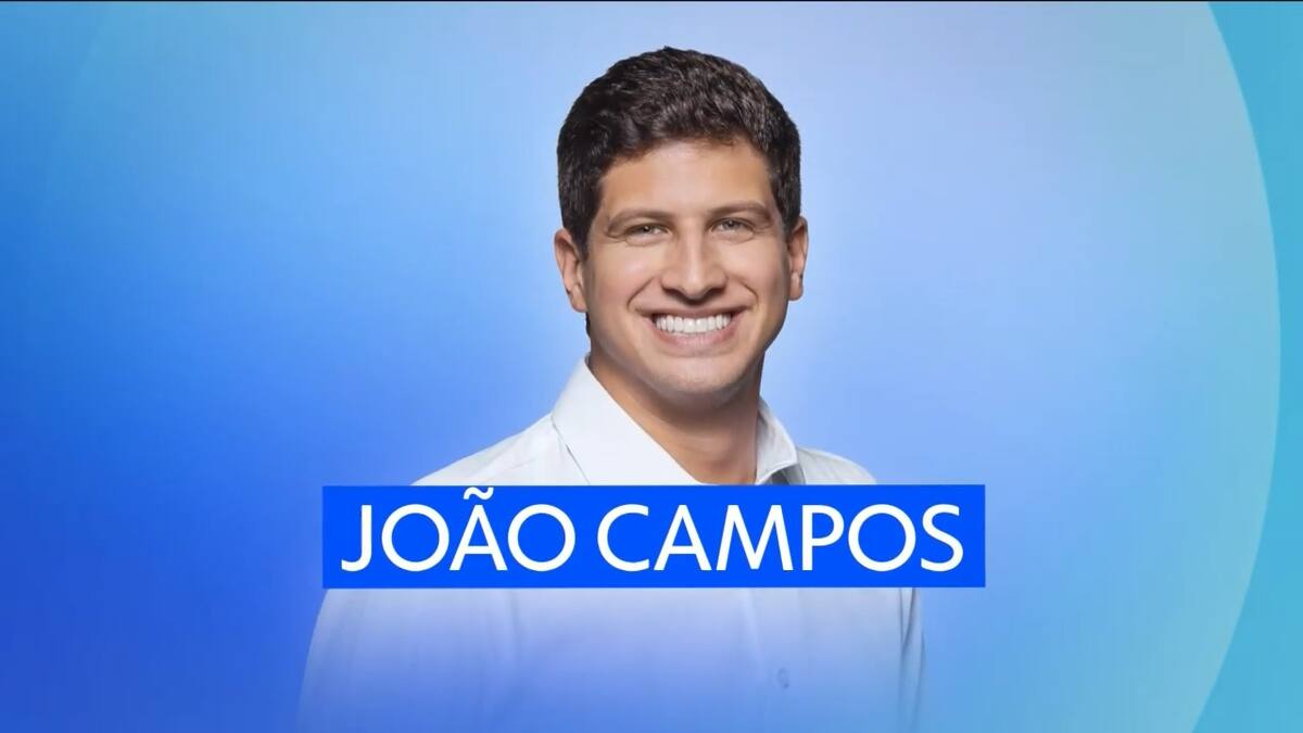 João Campos sorrindo