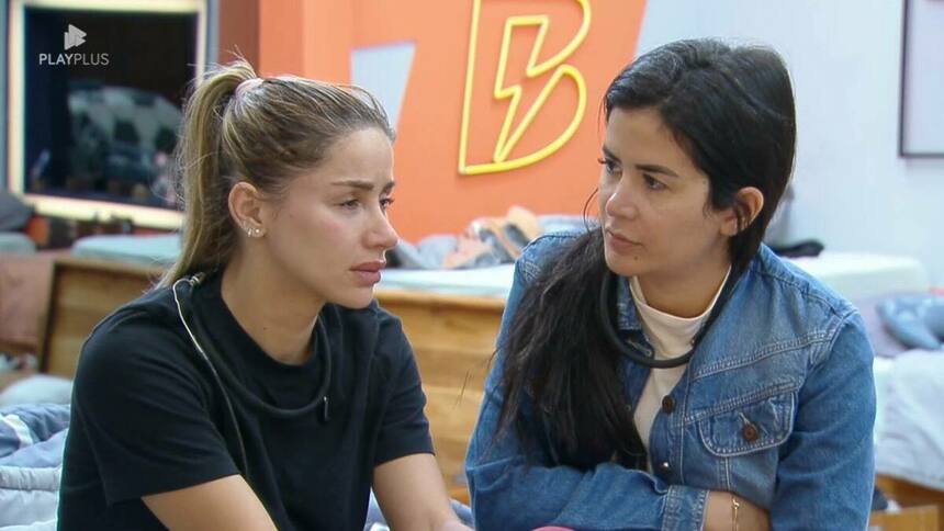 Babi e Vanessa em conversa no quarto de A Fazenda 16