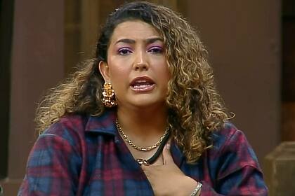 Camila Moura, com a roupa da Baia, em trecho da votação em A Fazenda 16