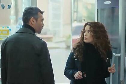 Sarp (Caner Cindoruk) e Sirin (Seray Kaya) frente a frente em capítulo de Força de Mulher