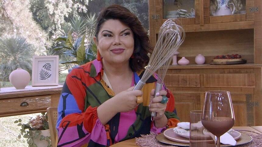 Fabiana Karla em trecho de episódio do Bake Off Brasil