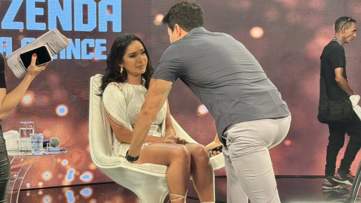 Gizelly chora na frente de Rodrigo Faro 
