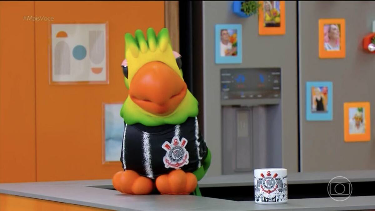 Louro Mané vestido de uniforme do Corinthians no Mais Você