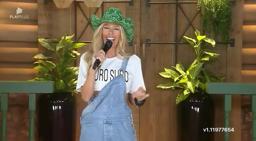 Adriane Galisteu de jardineira anuncia Poder da Prova de Fogo