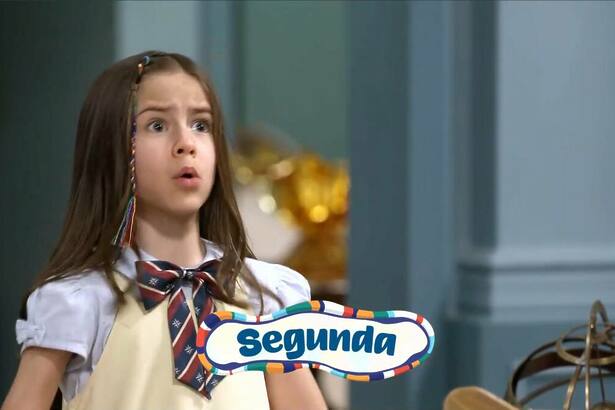 Cena da protagonista com semblante espantada da chamada de A Caverna Encantada sem horário na nova programação do SBT