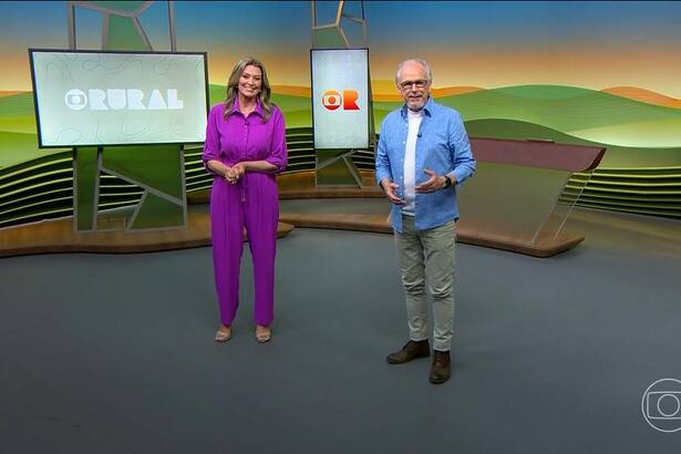 Nélson Araújo e Cristina Vieira no centro do cenário, em São Paulo, apresentando o Globo Rural em novo horário