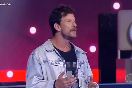 Dudu Pelizzari participando do Acerte ou Caia