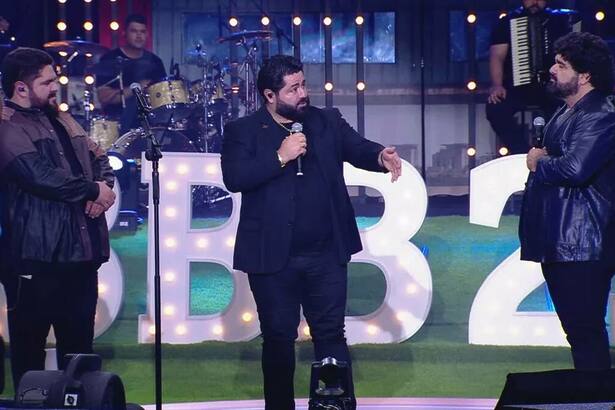 César Menotti e Fabiano, ao lado do irmão Fábio Lacerda, em show no BBB 25