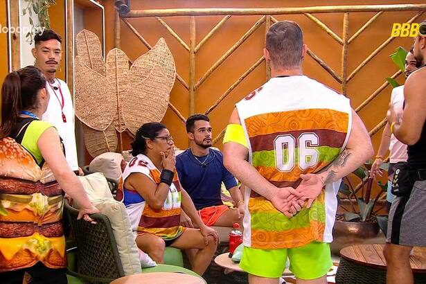 Diego e Daniele Hypolito, rodeados de outros brothers, no BBB 25