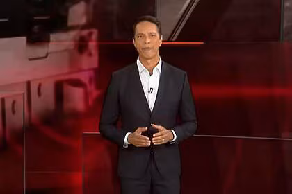 Sergio Aguiar no cenário virtual do Domingo Espetacular