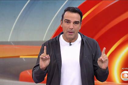 Tadeu Schmidt no cenário do BBB25